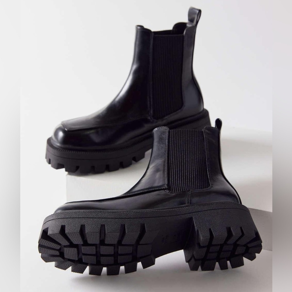 Urban Outfitters Chrissy Platform Chelsea Boots